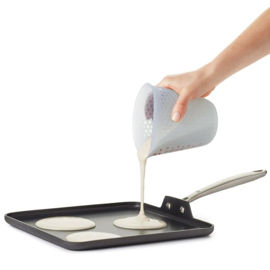 Tasse à mesurer Presser-Verser en silicone Oxo