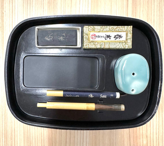 Ensemble à calligraphie